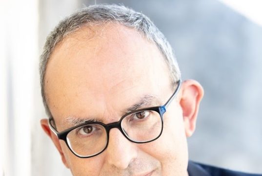 Andrea Lolli a teatro -“L’Albero di Natale” Andrea Lolli a teatro con “L’Albero di Natale”