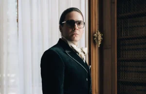 “Becoming Karl Lagerfeld” su Disney+ "Becoming Karl Lagerfeld" dal 7 giugno su Disney+