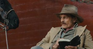 The Dead Don’t Hurt – I morti non soffrono The Dead Don't Hurt - I morti non soffrono, di e con Viggo Mortensen, al cinema