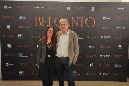 ANDREA VALAGUSSA firma “Belcanto” ANDREA VALAGUSSA firma "Belcanto": «In ogni puntata ascolterete almeno un’aria lirica, senza noia, anzi!»